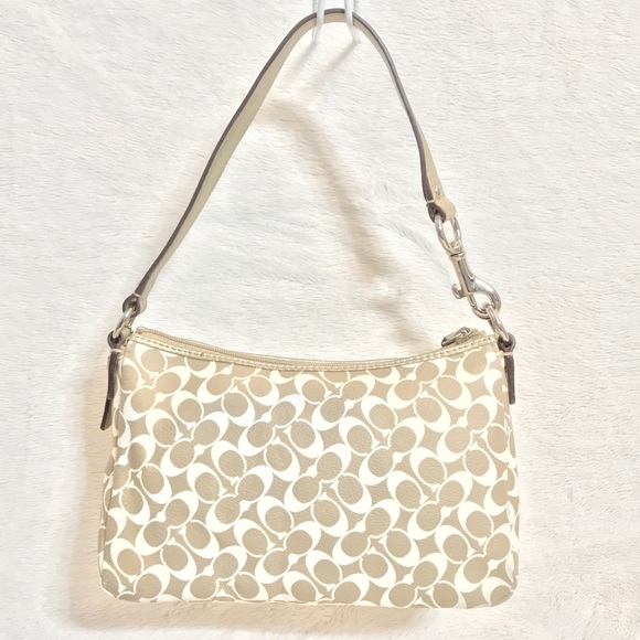 Signature coach bag! - Picture 3 of 8